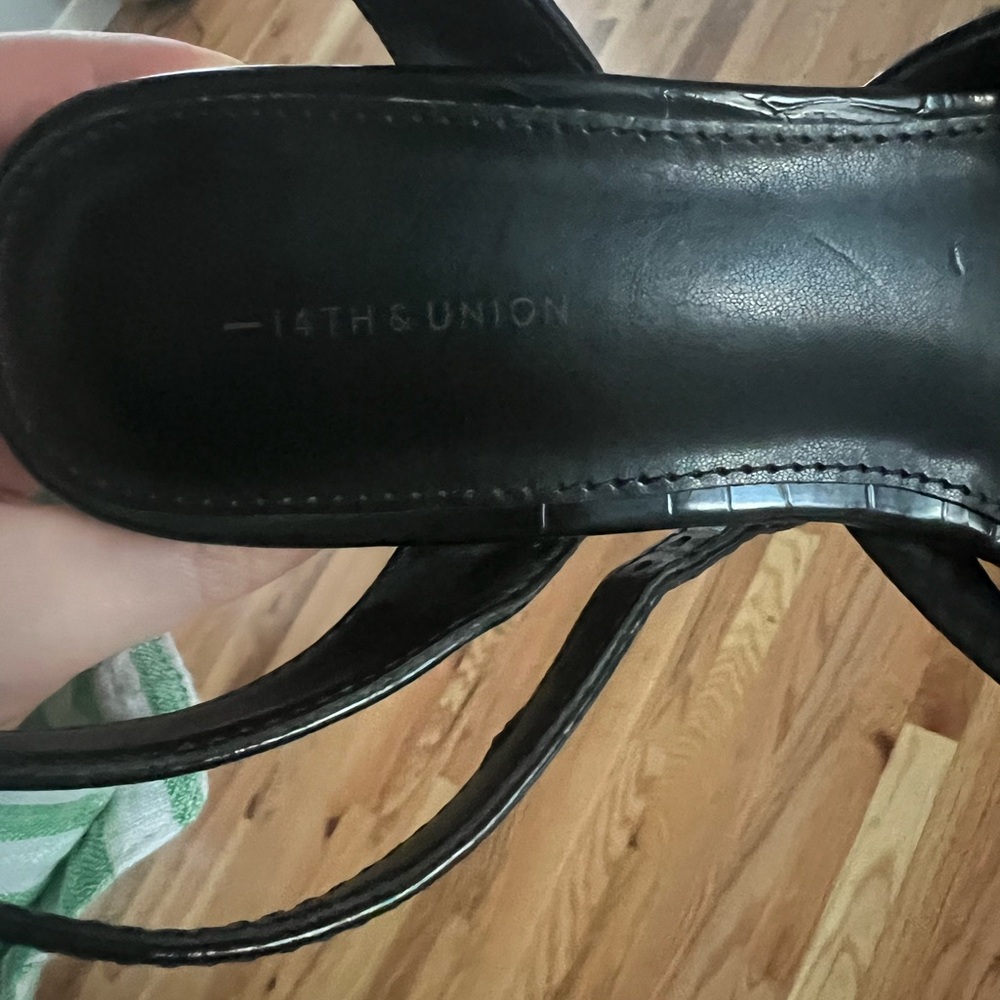 14th & Union Black Sandals with Ankle Strap - Picture 4 of 6